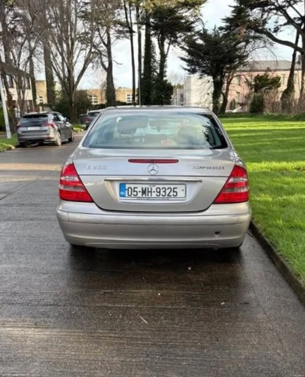 Mercedes-Benz E-Class 2005 - Image 3