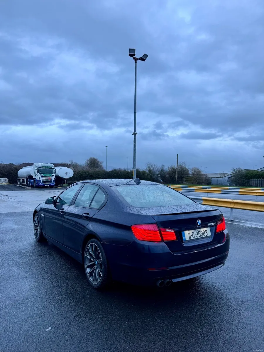 BMW 5-Series f10 2011 - Image 3