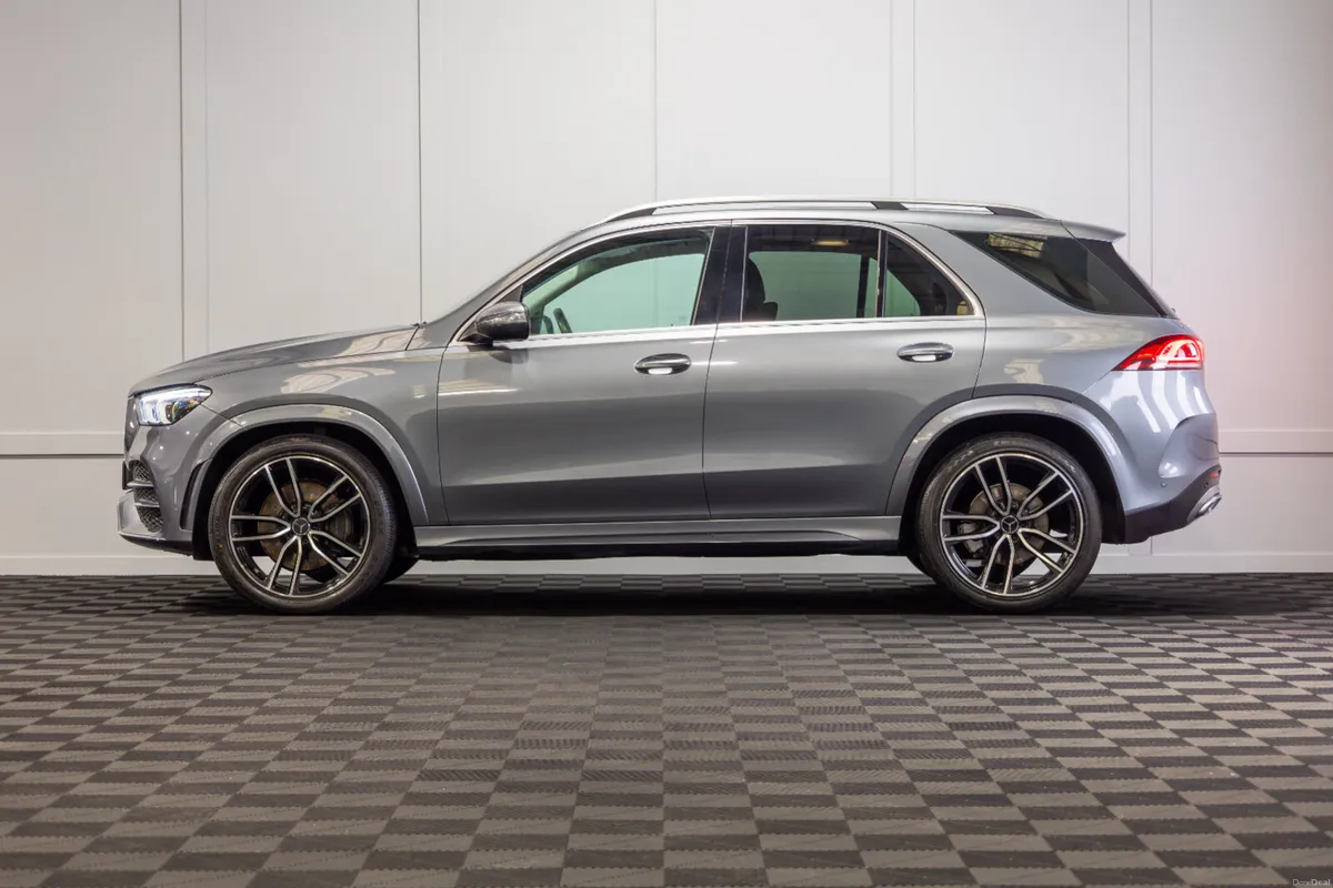 2019 Mercedes-Benz GLE 300d 4Matic - Image 3