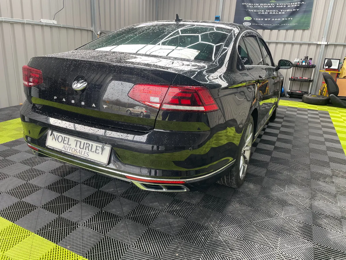 201 Volkswagen  PASSAT  R-LINE - Image 4