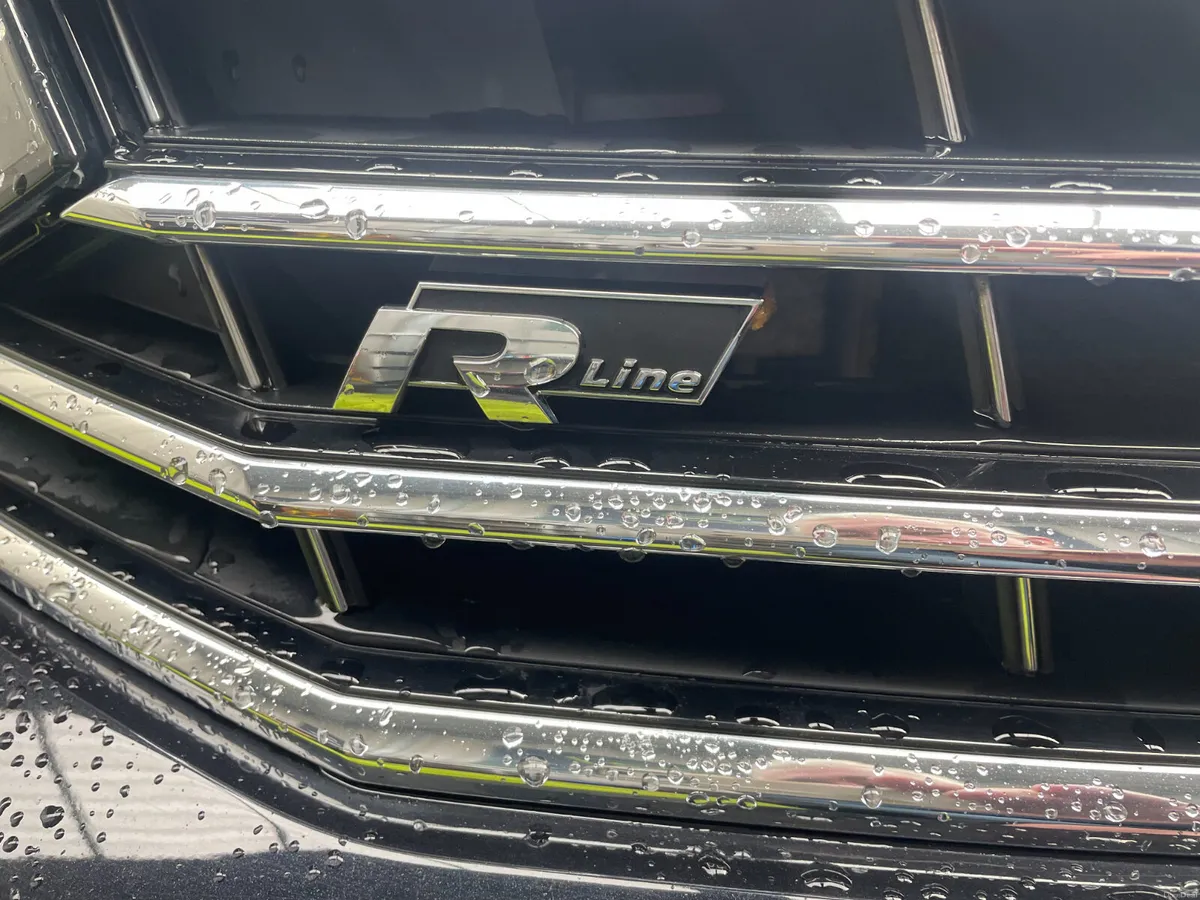 201 Volkswagen  PASSAT  R-LINE - Image 3
