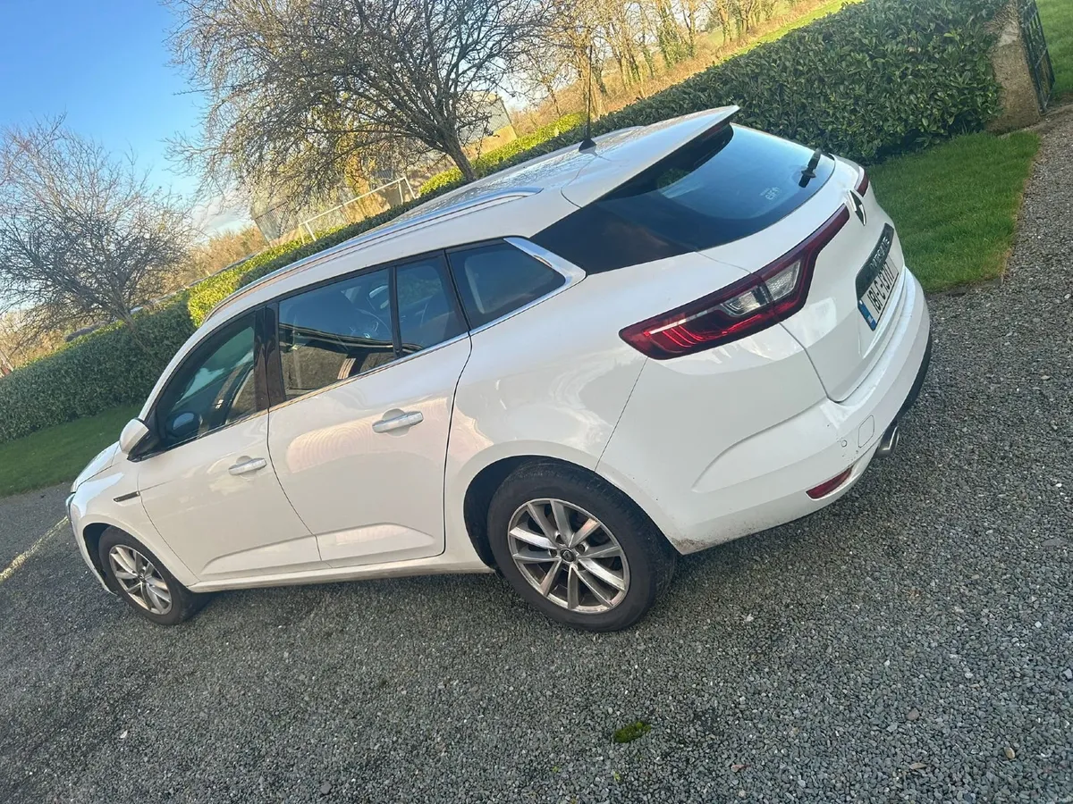 Renault Megane 2018 - Image 2