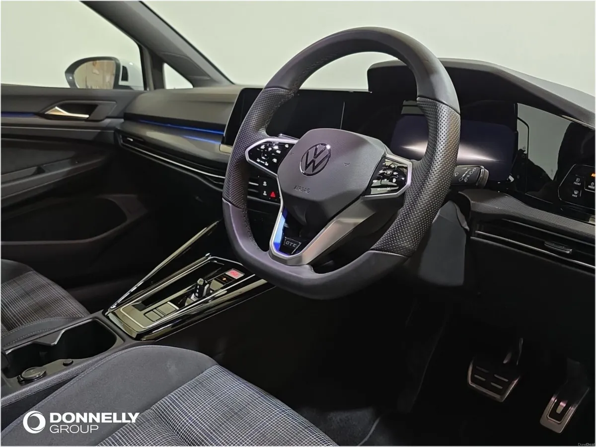Volkswagen Golf Hatchback GTE - Image 4