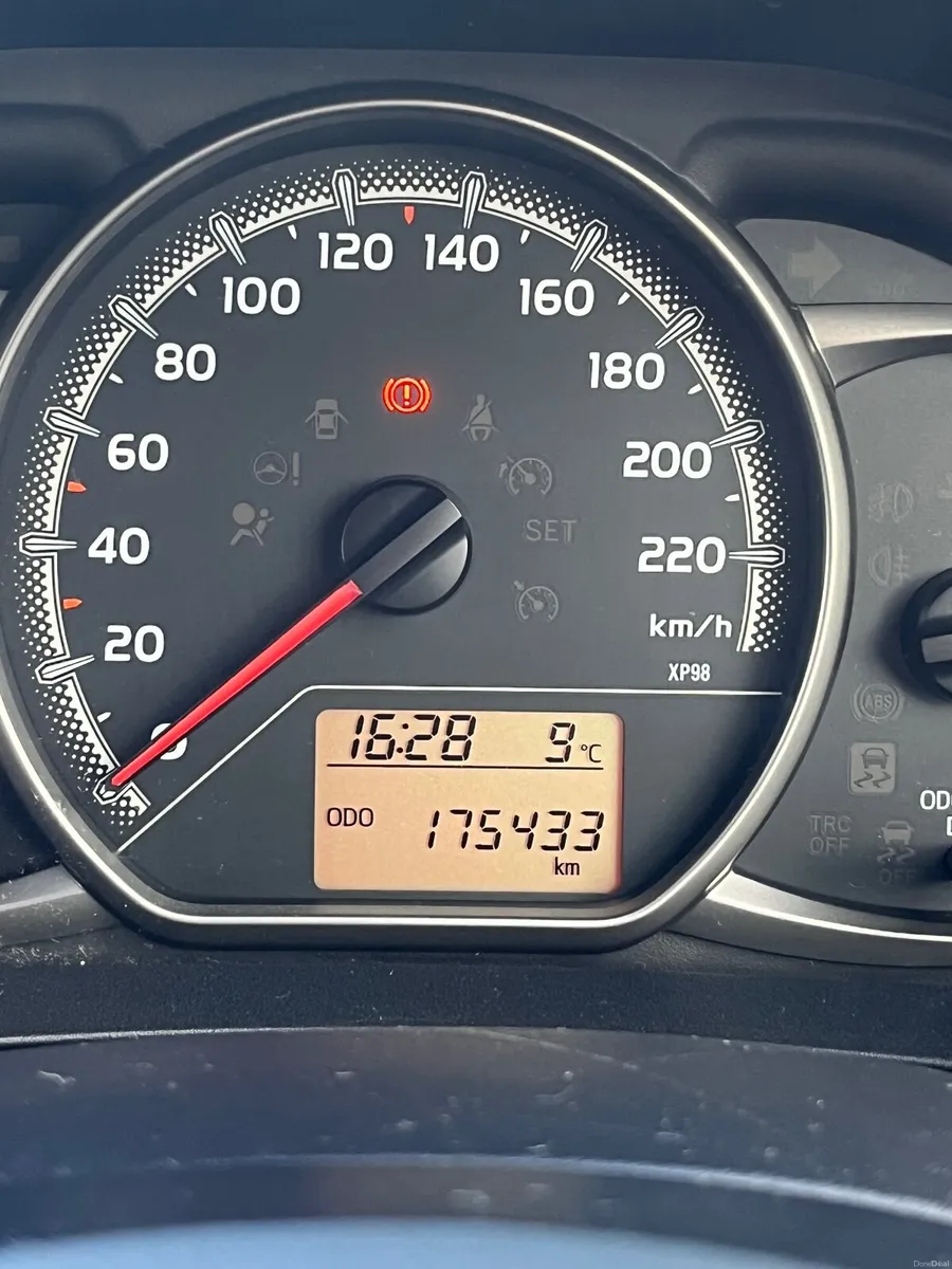 Toyota Yaris 2015 - Image 3