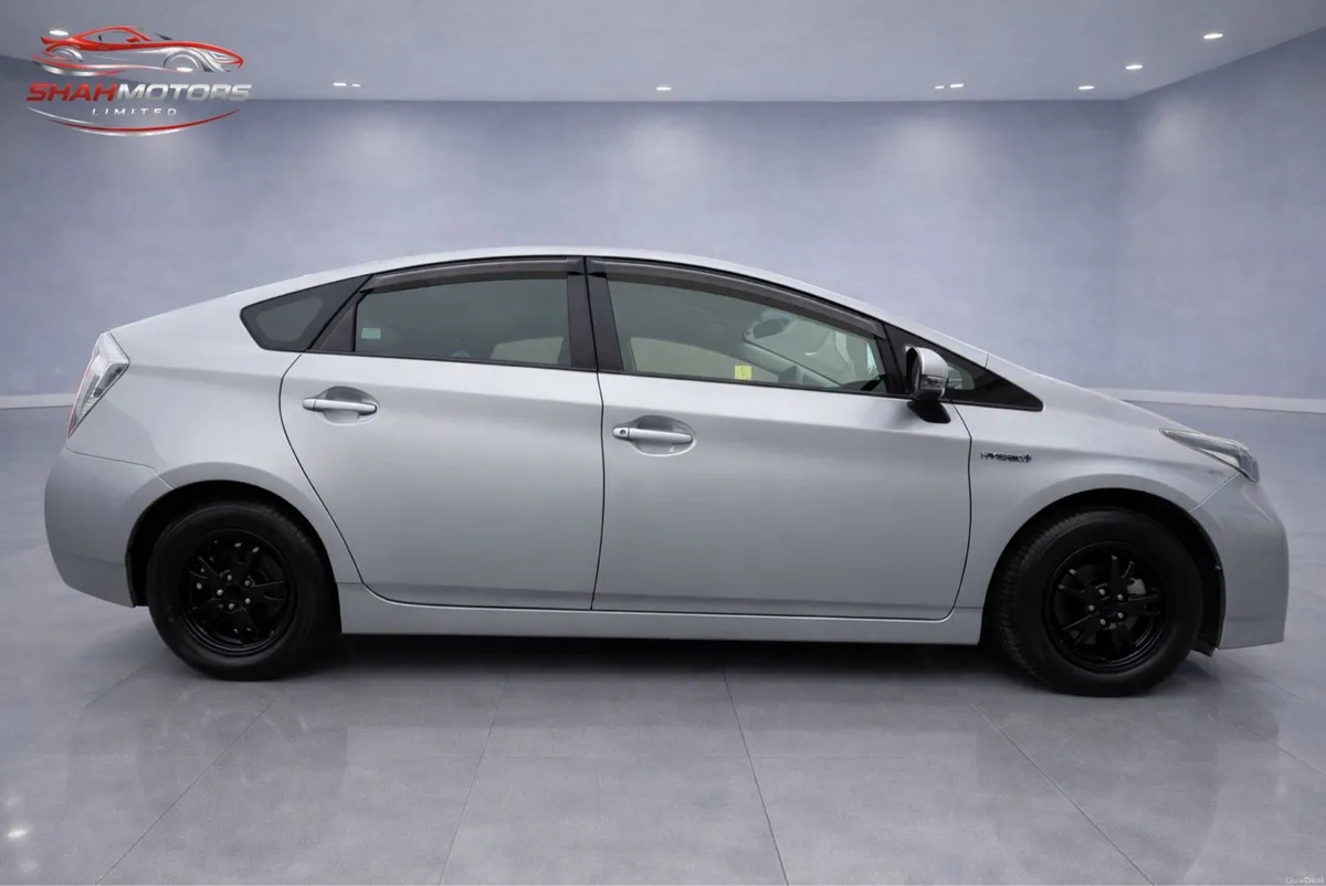 Toyota Prius 1.8 hybrid - Image 2