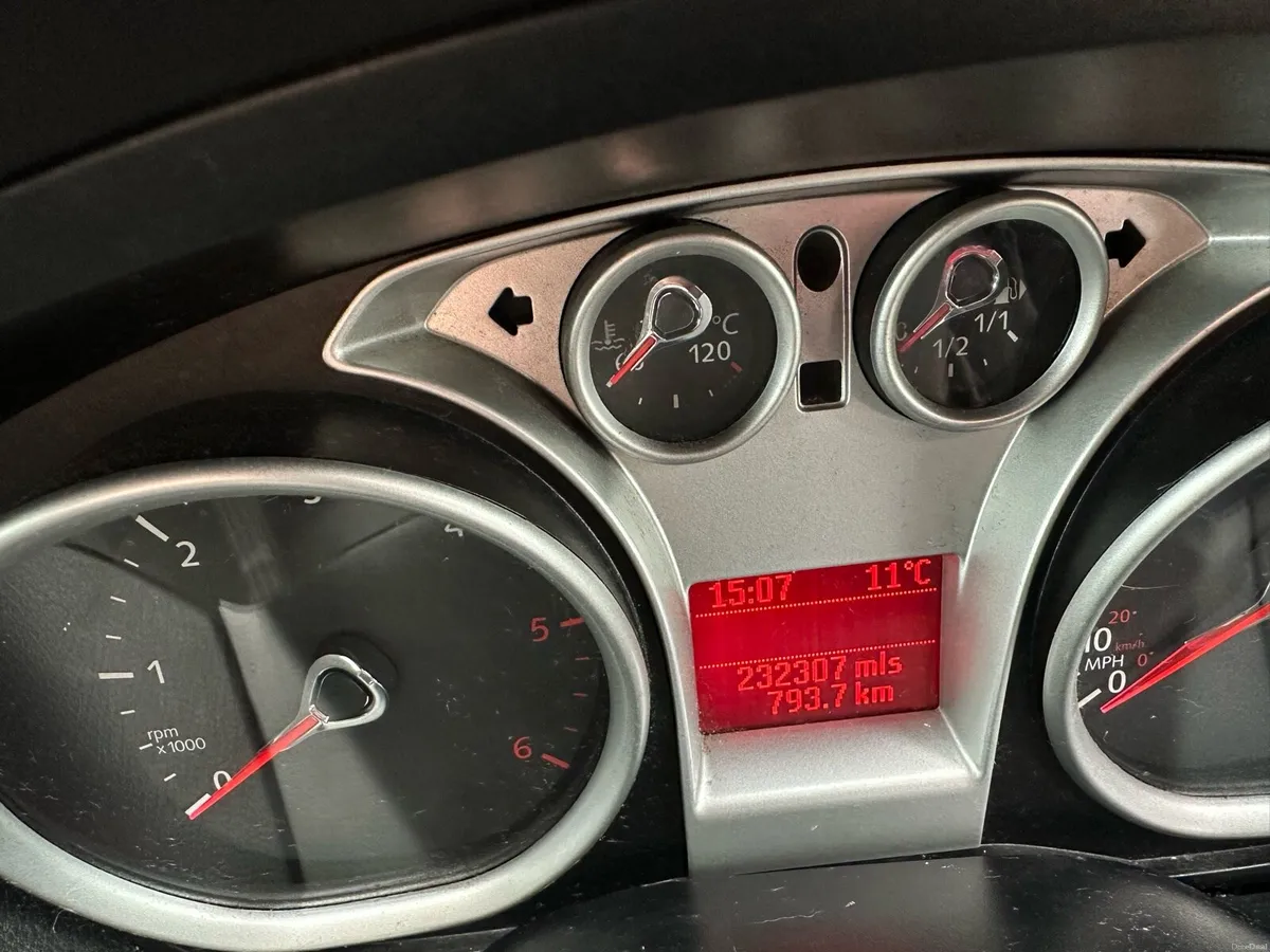 2010 Ford Focus Titanium for parts - Image 2