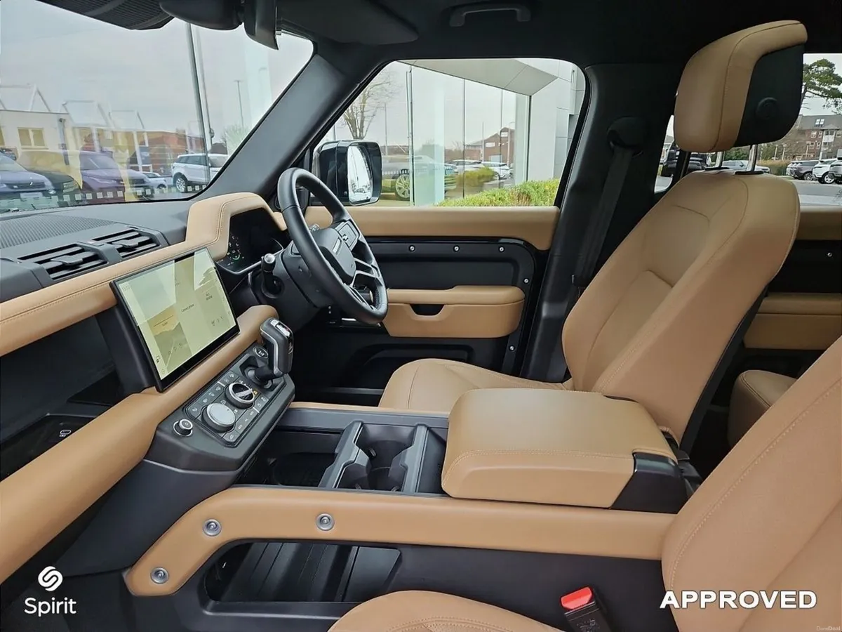 Land Rover Defender 2.0 PHEV X-Dynamic SE - Image 3