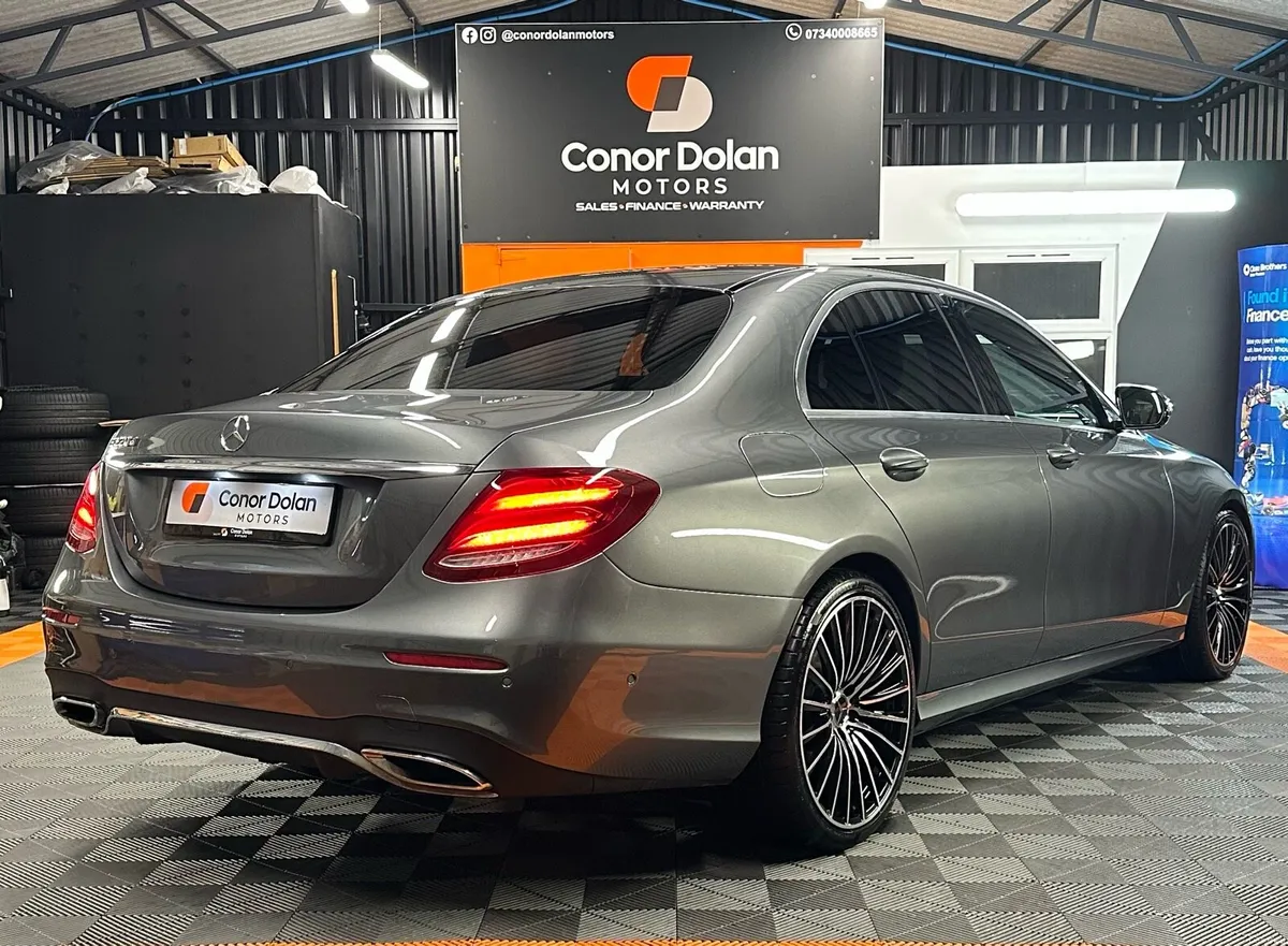 Mercedes-Benz E220 AMG Line - Image 4