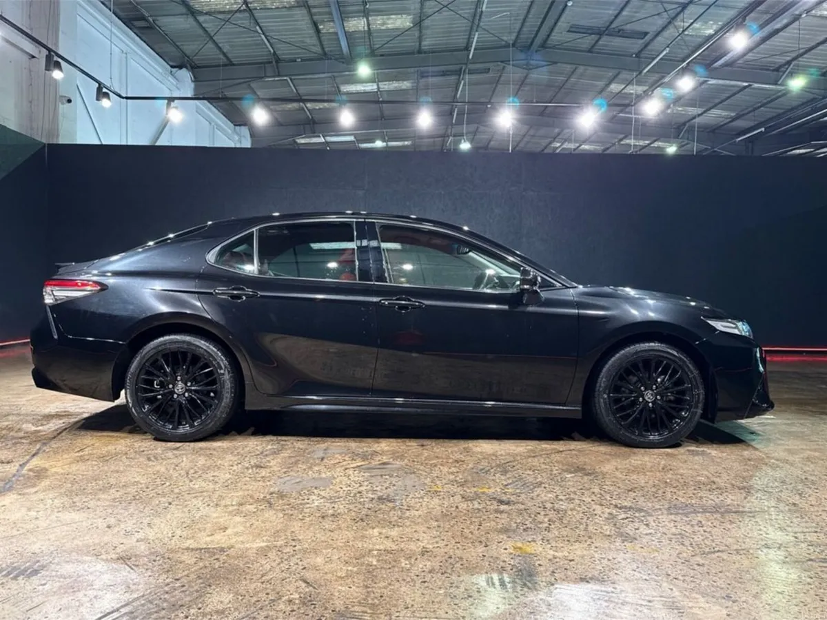 Toyota Camry WS BLACK EDITION - HYBRID - 18'' ALLO - Image 3