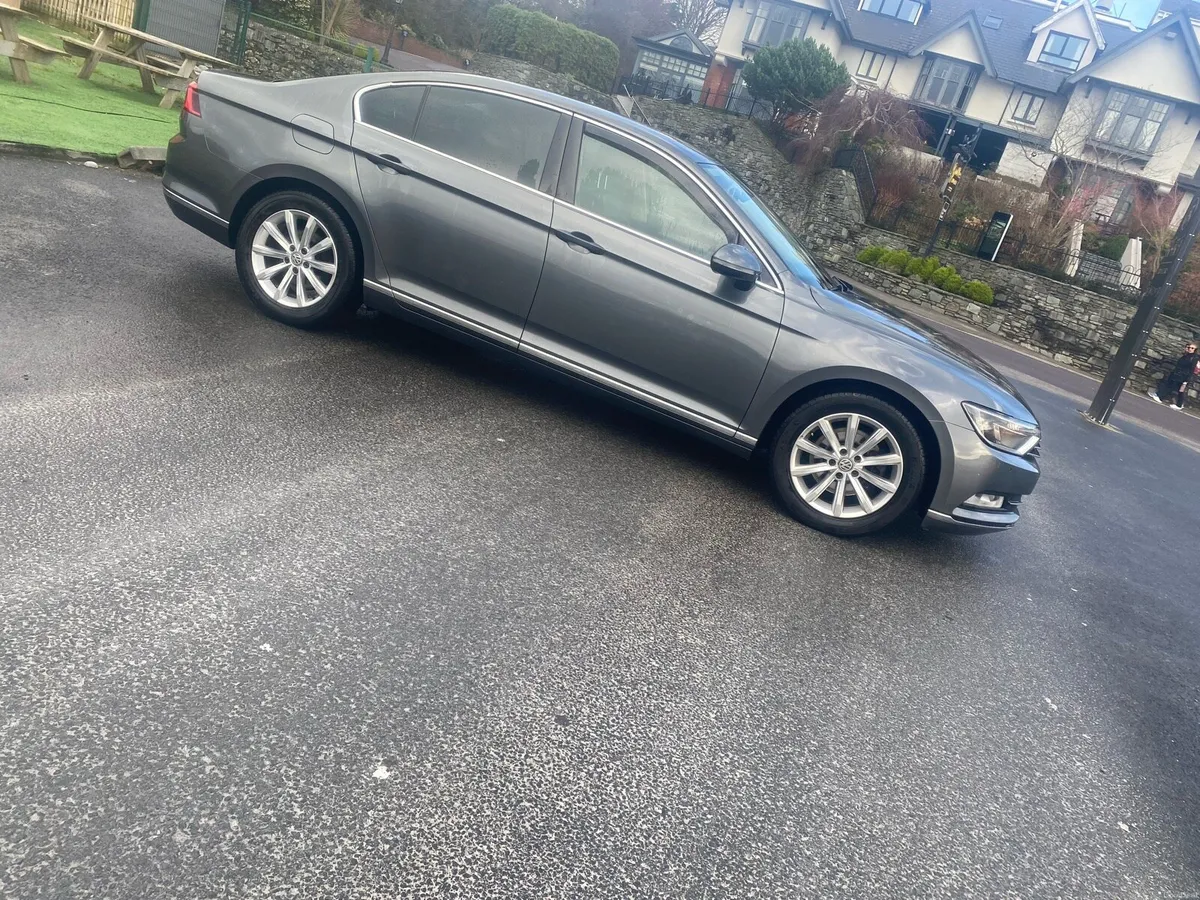 2015 Volkswagen Passat Highline - Image 2