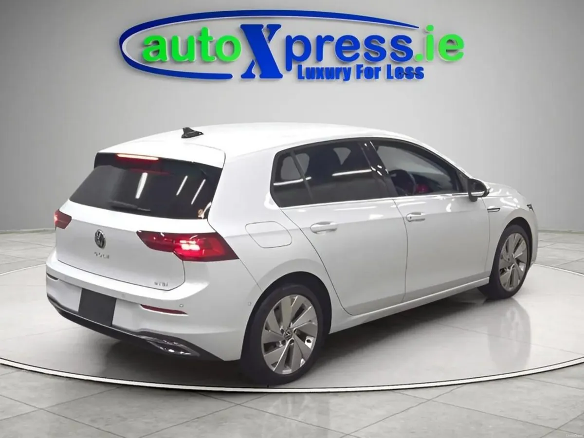 Volkswagen Golf eTSI STYLE, Low mileage, reversing - Image 3