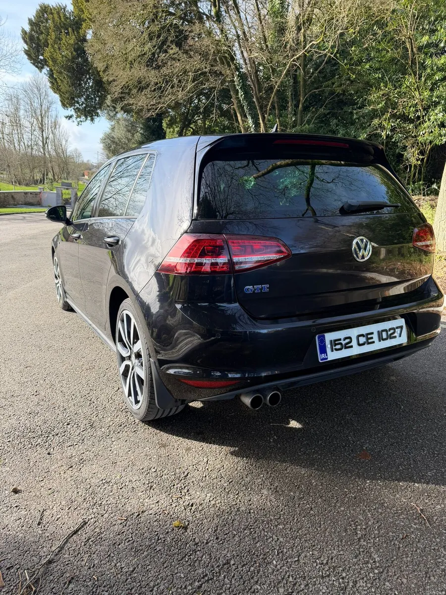 2015 Volkswagen Golf GTE - Image 2