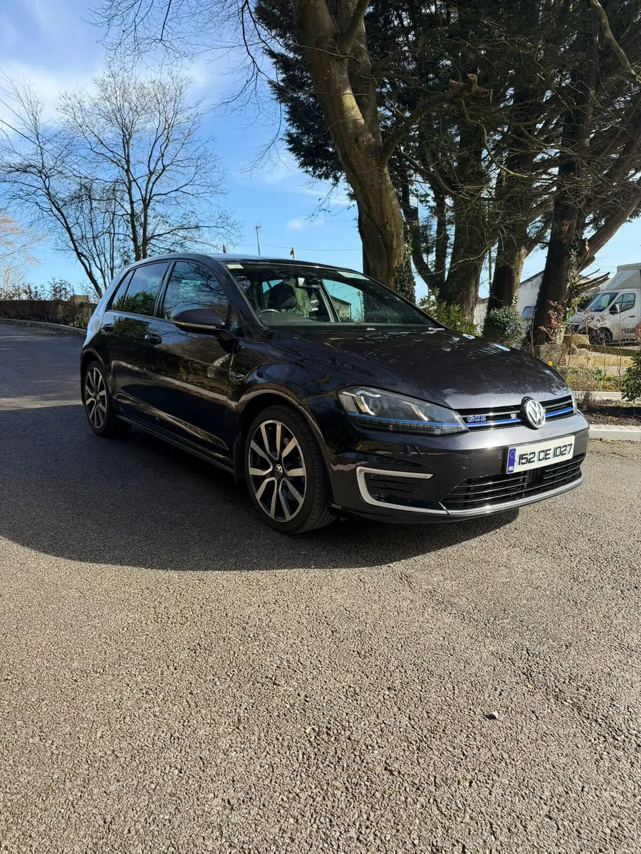 2015 Volkswagen Golf GTE - Image 1