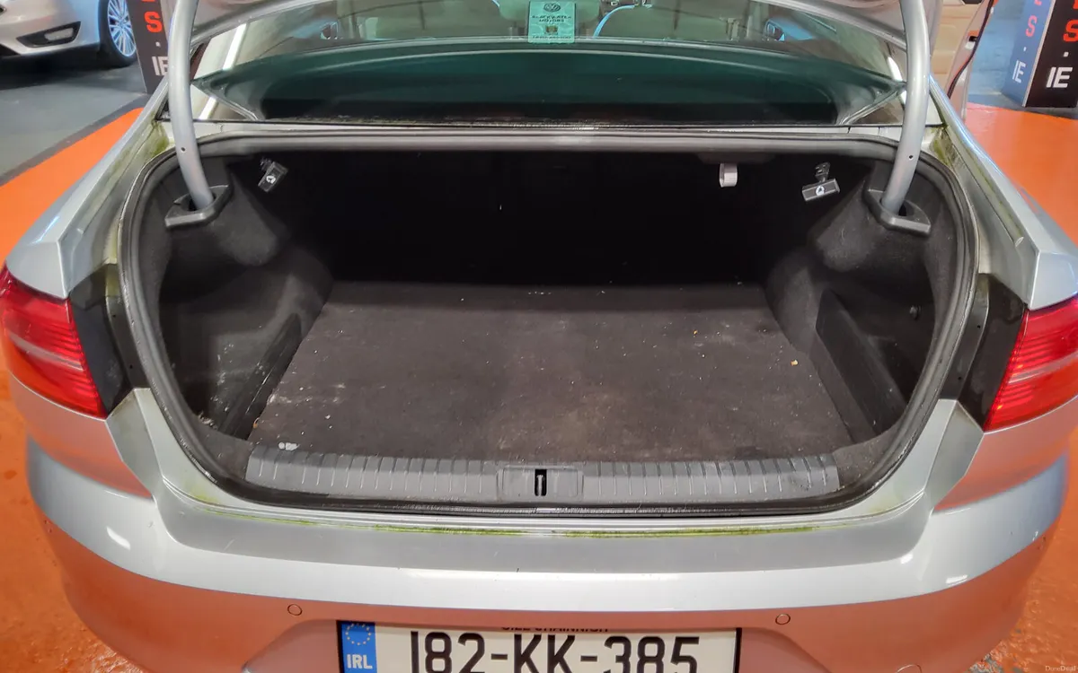 Volkswagen Passat 2018 - Image 4