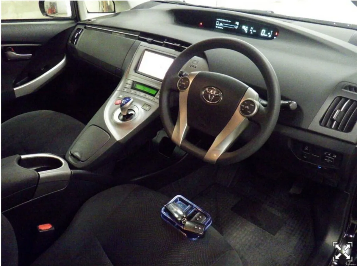 152 Toyota Prius- Fresh import &NCTwe - Image 3