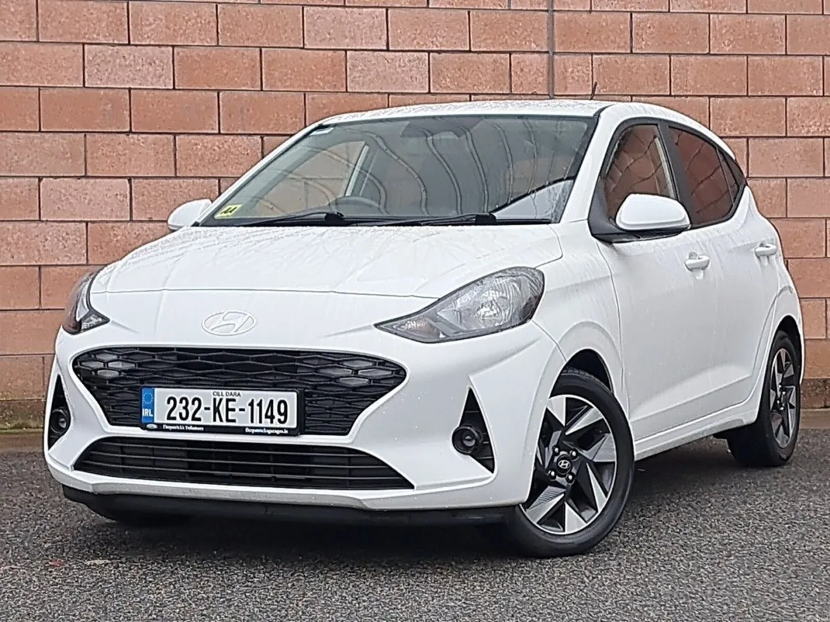 Hyundai i10 Deluxe Plus Model Automatic. - Image 2