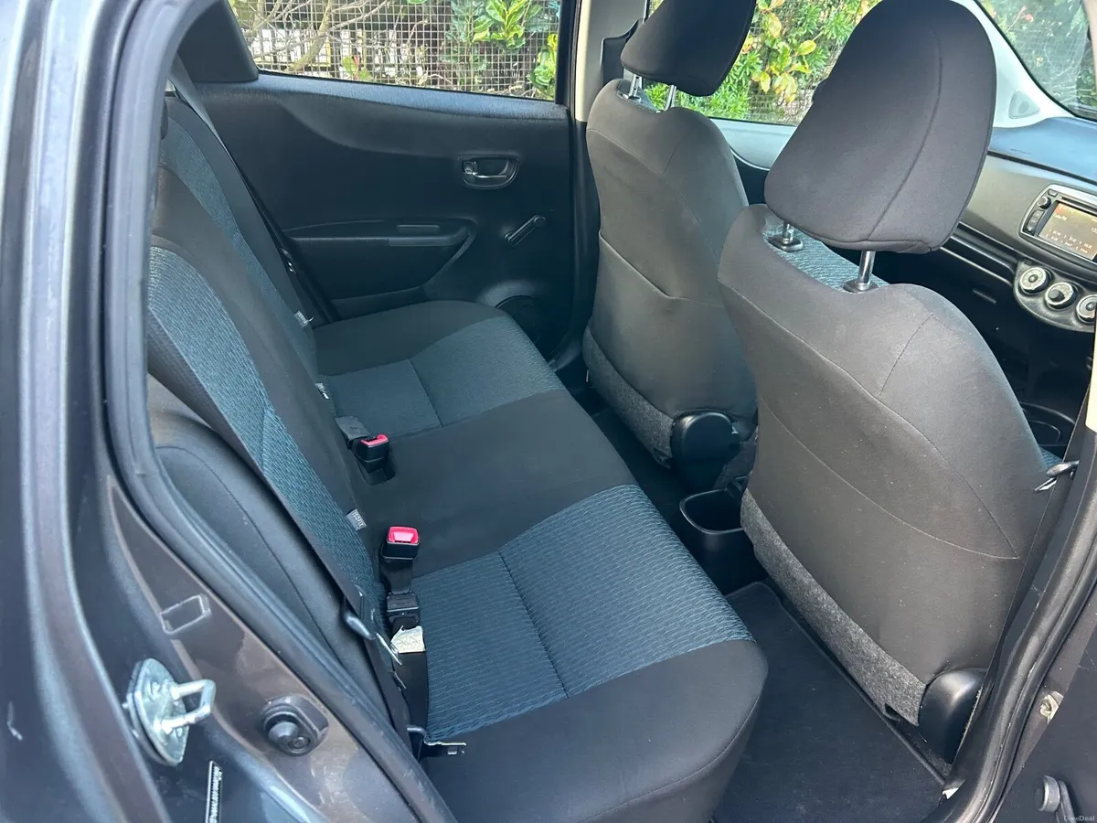 Toyota Yaris 2011/// Manual petrol 1.0 - Image 4