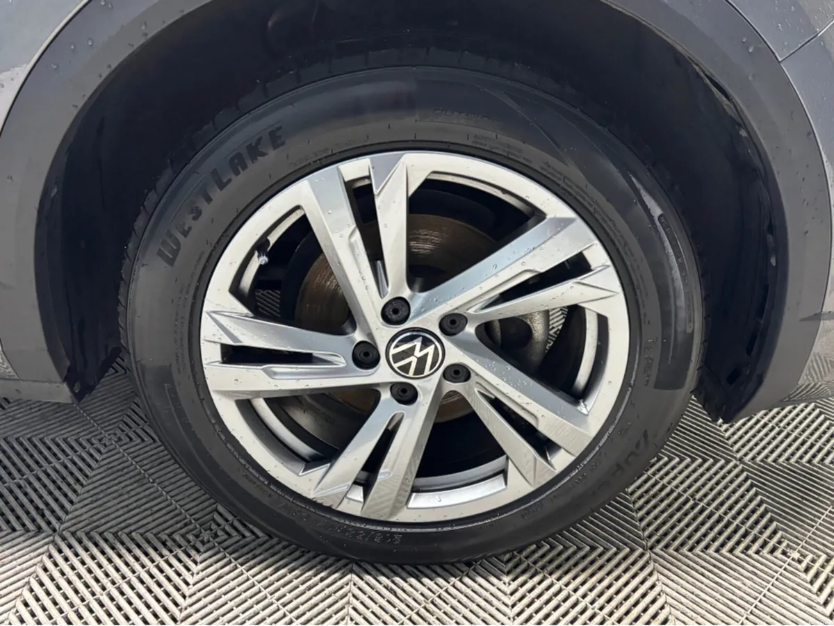 Volkswagen T-Roc R-LINE 1.0 TSI MANUAL 6SPEED FWD - Image 5
