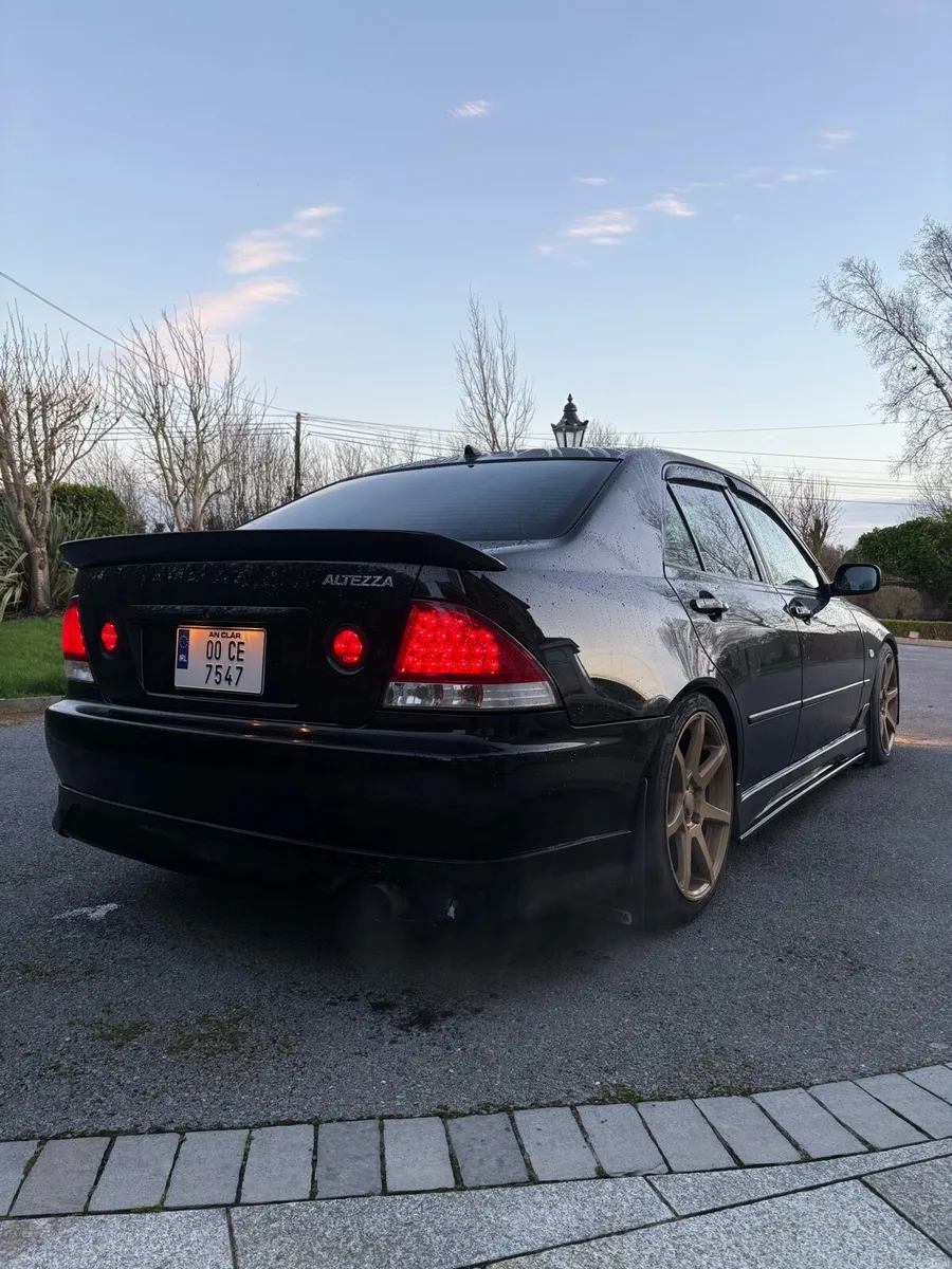 Toyota Altezza - Image 4