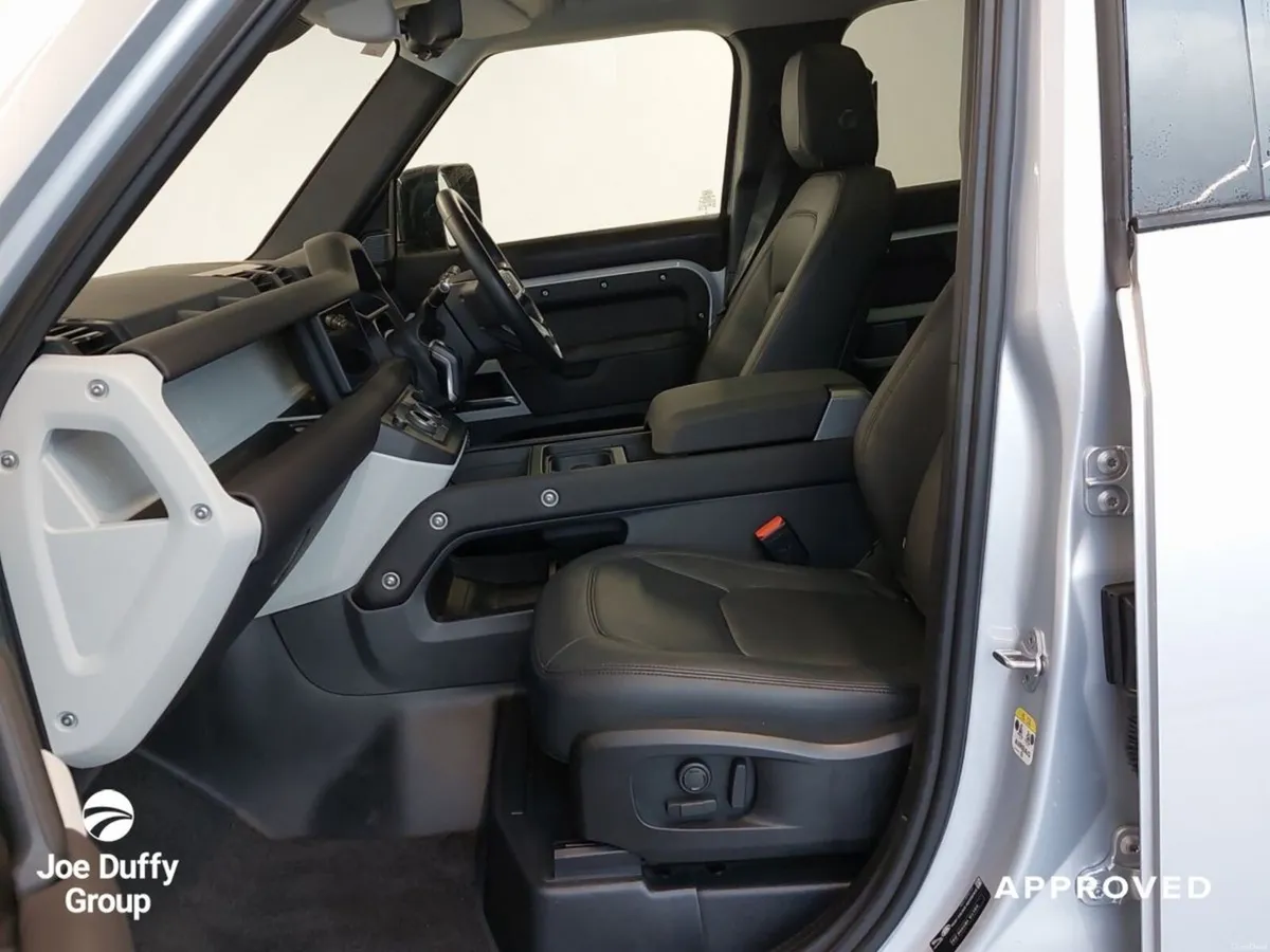 Land Rover Defender 110 XS Edition  P400 e 404 AWD - Image 4