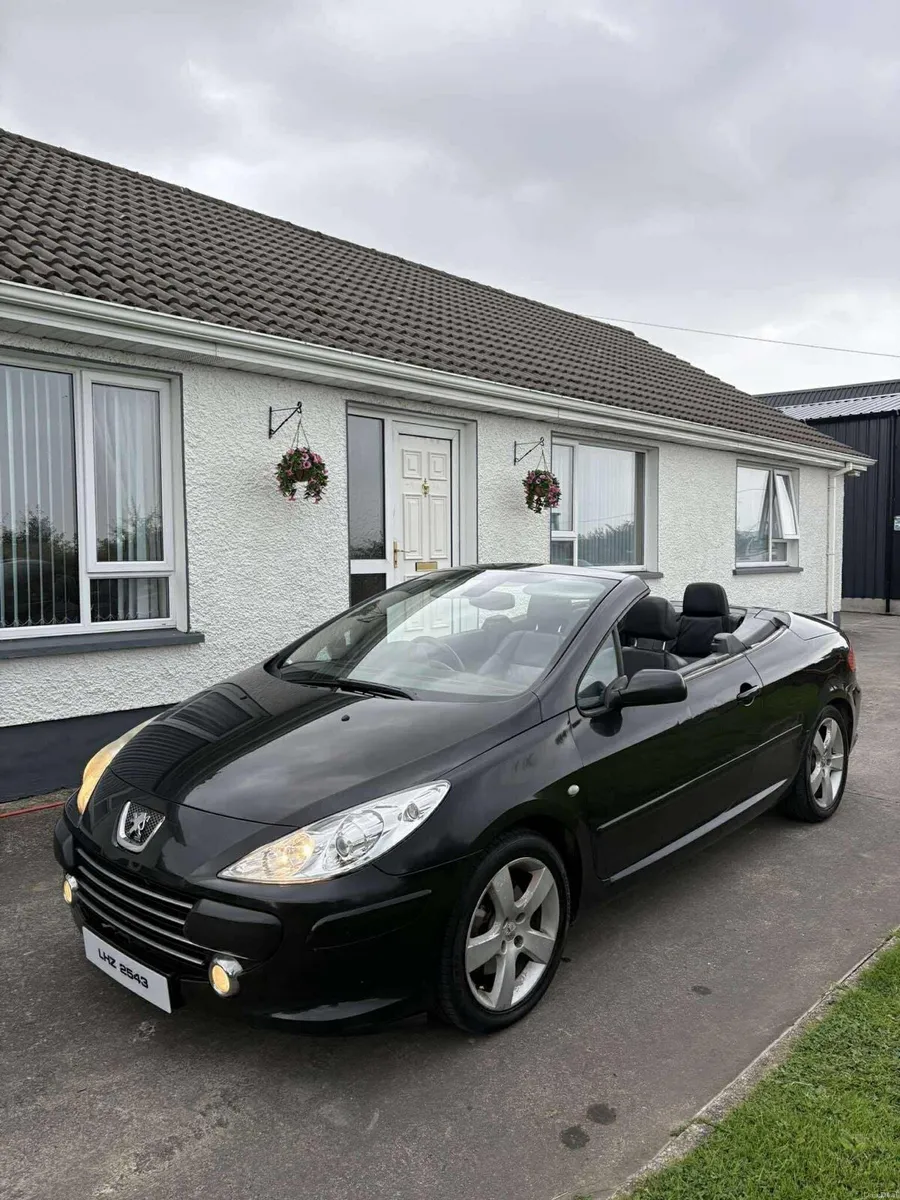 Peugeot 207 hard top convertible - Image 2