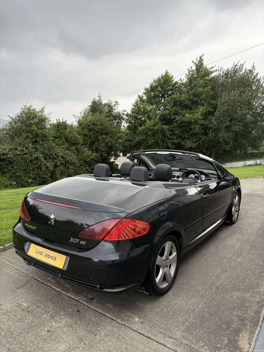 Peugeot 207 hard top convertible - Image 3