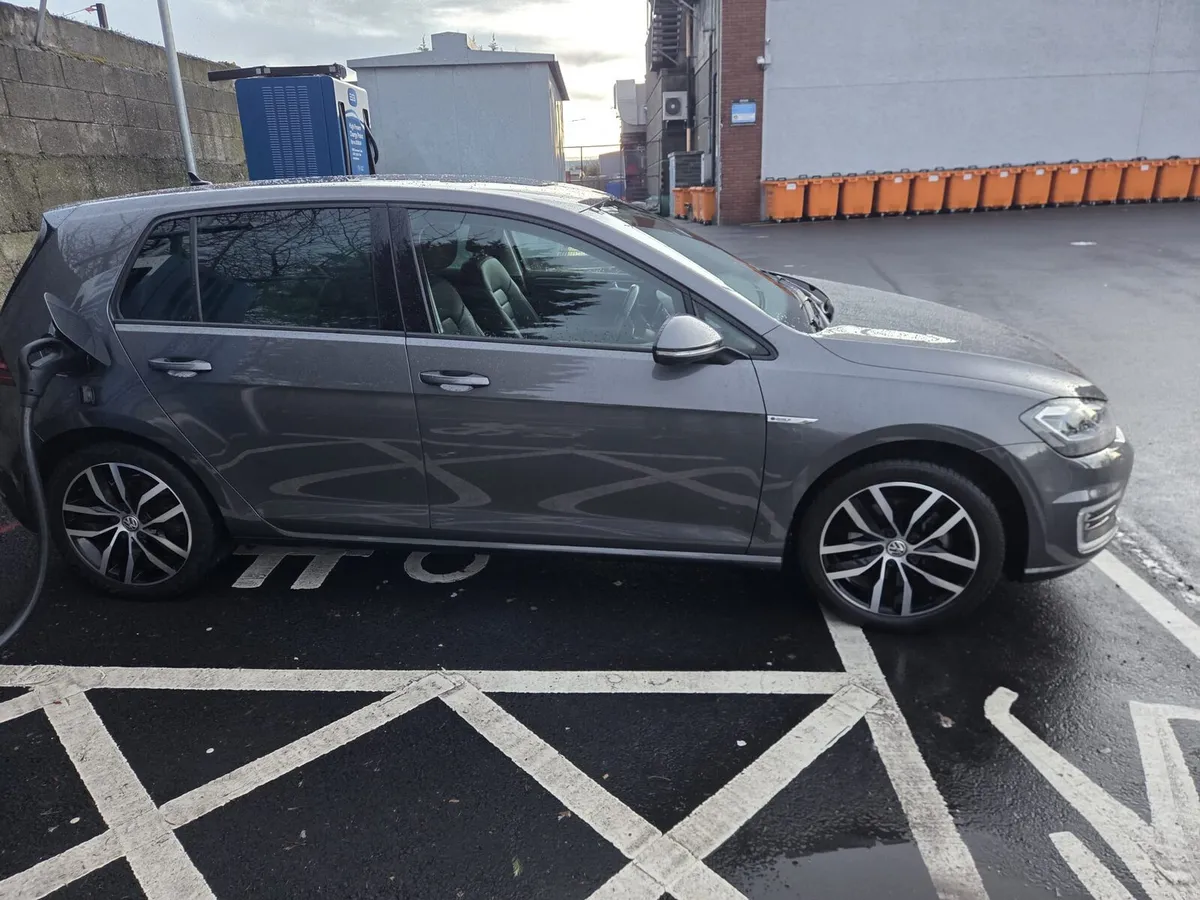 Volkswagen E-golf - Image 2