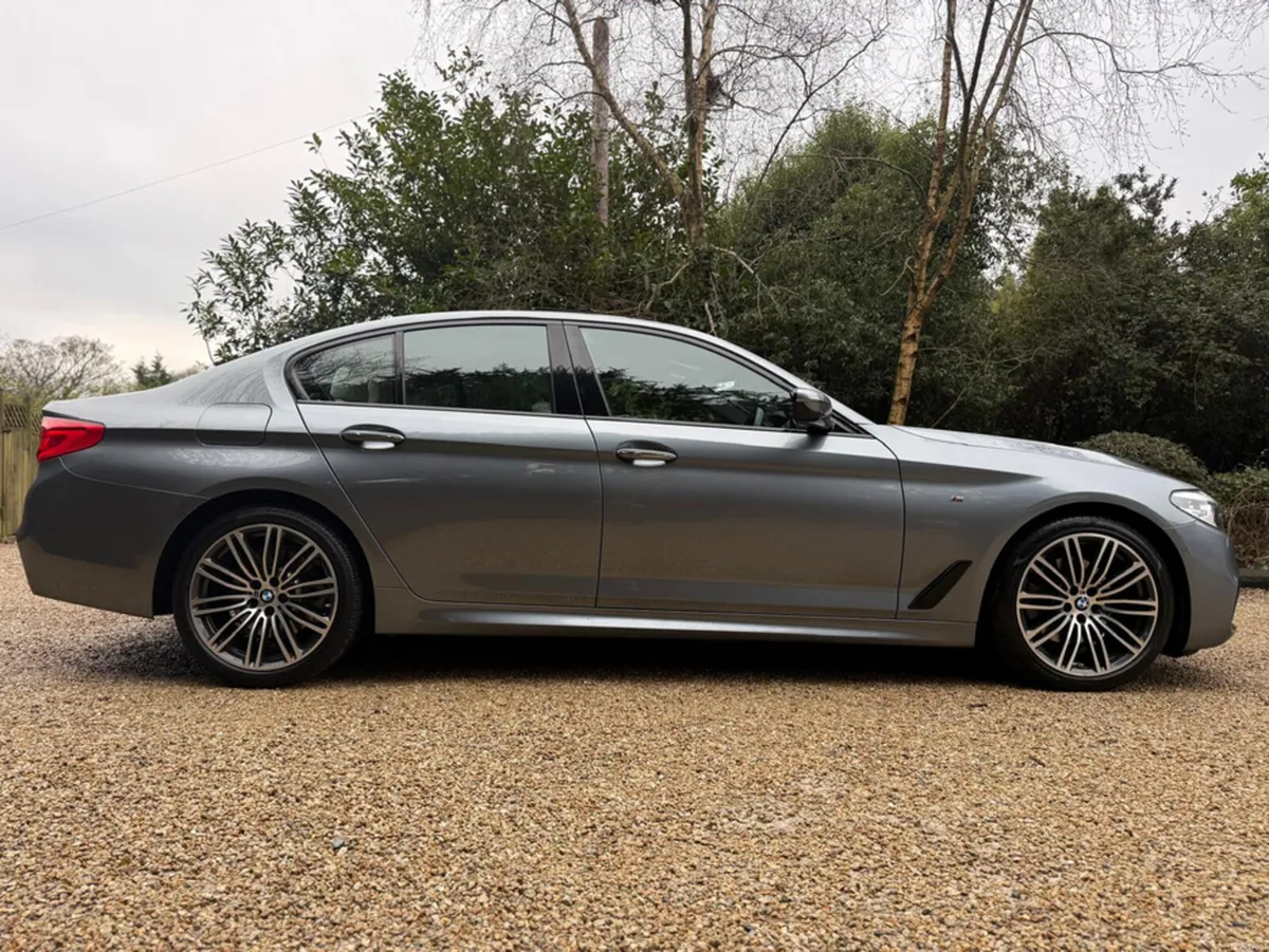 BMW 5-Series 52D M SPORT Sunroof…F.BMW.S.H* - Image 3