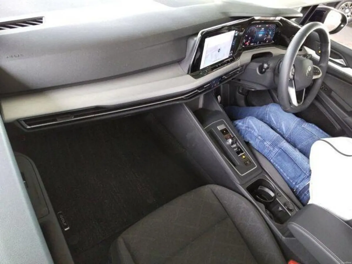 Volkswagen Golf 2.0 Diesel Automatic. Style Only 8 - Image 2