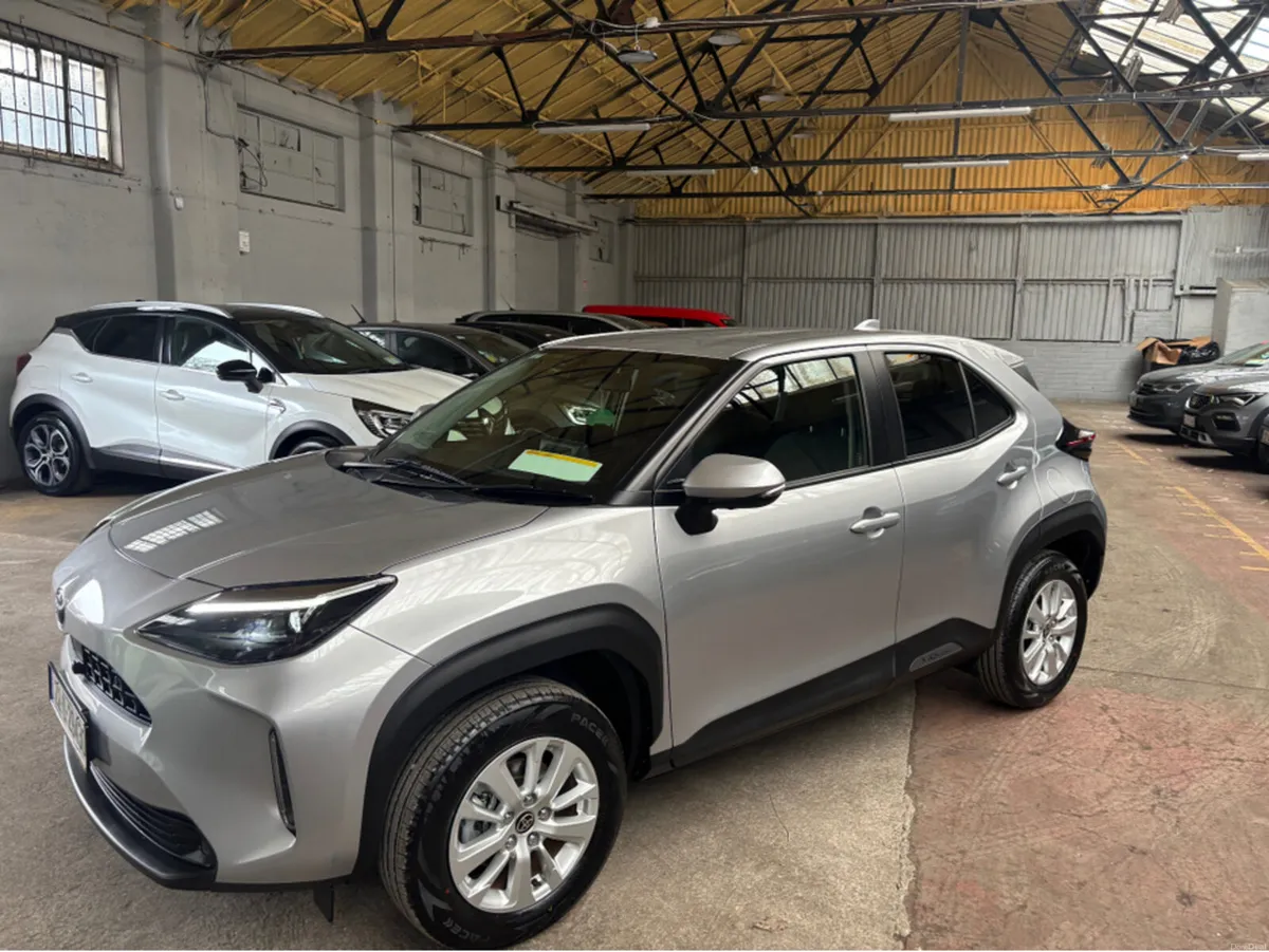 Toyota Yaris Cross 1.5 Hybrid Automatic Only 68000 - Image 2