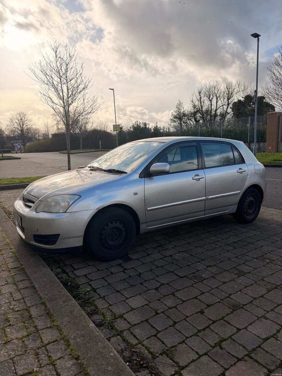 Toyota Corolla hatchback - Image 3
