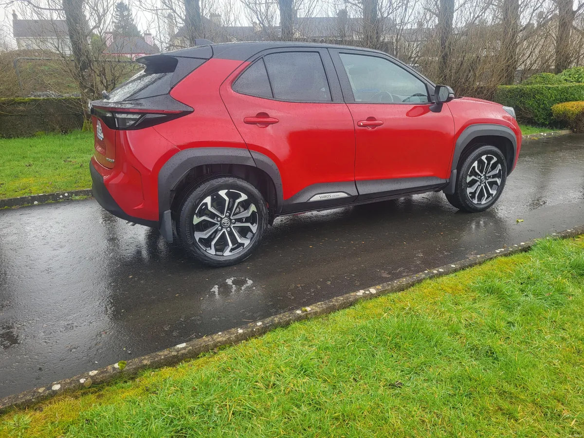 Toyota Yaris Cross LUNA SPORT  HYBRID - Image 2