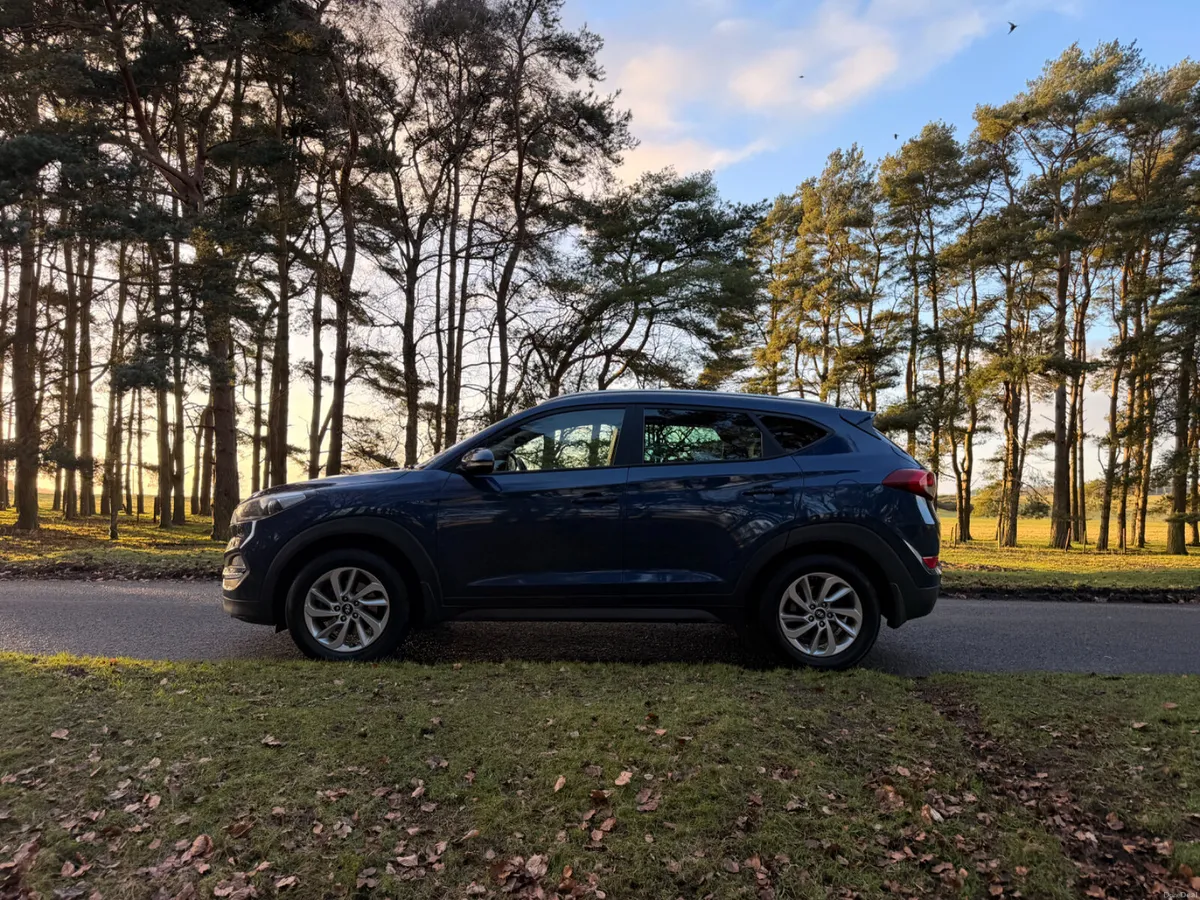 Hyundai Tucson 2017 Low Km Leather Seats - Image 4