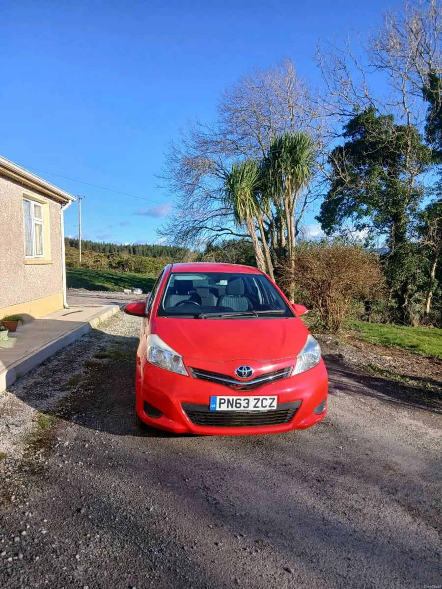 TOYOTA YARIS FIVE DOOR HATCHBACK - Image 3