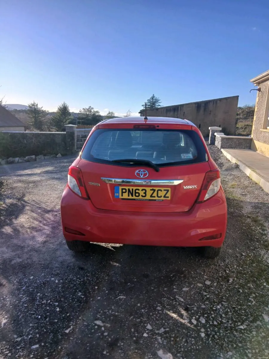 TOYOTA YARIS FIVE DOOR HATCHBACK - Image 2