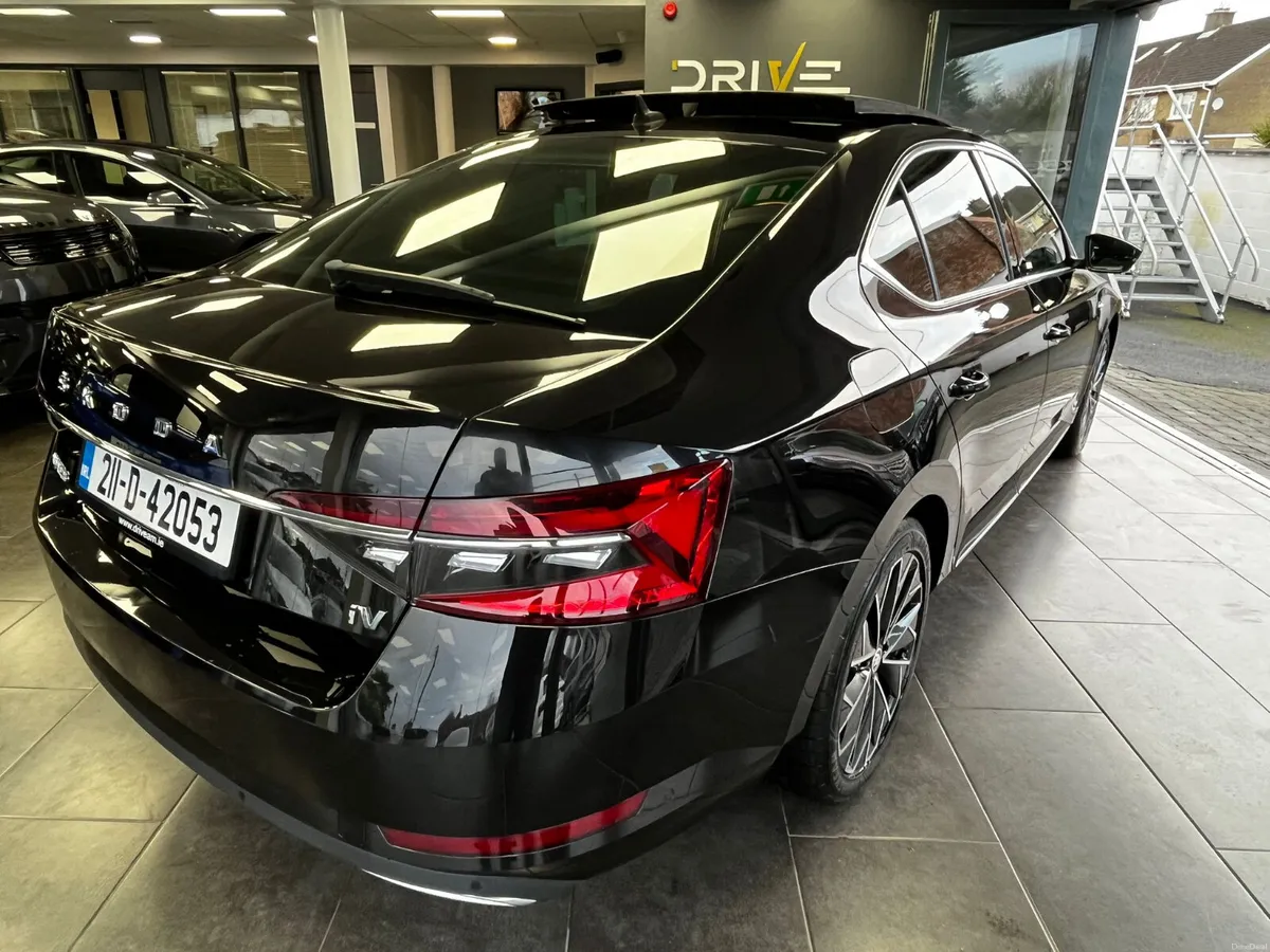 Skoda Superb 2021 1.4 HYBRID LAURIN & KLEMEN - Image 3