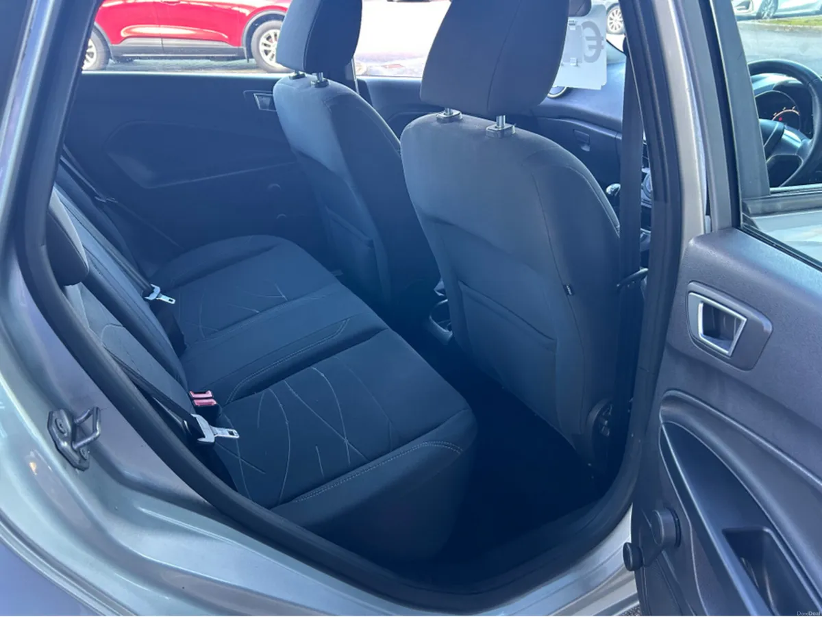 Ford Fiesta MCA ZETEC 1.25 60PS M5 4DR - Image 4