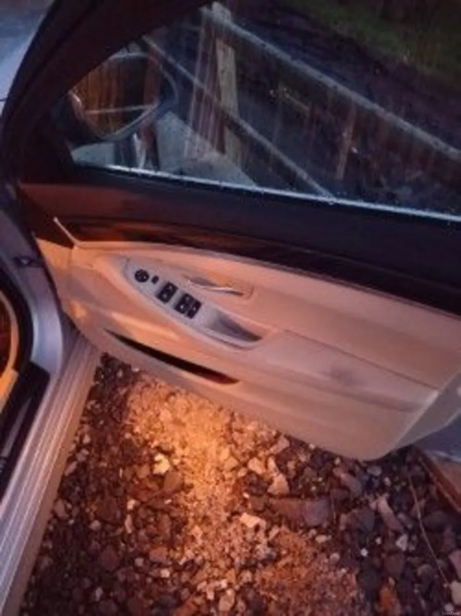 BMW 5-Series 2014 - Image 6