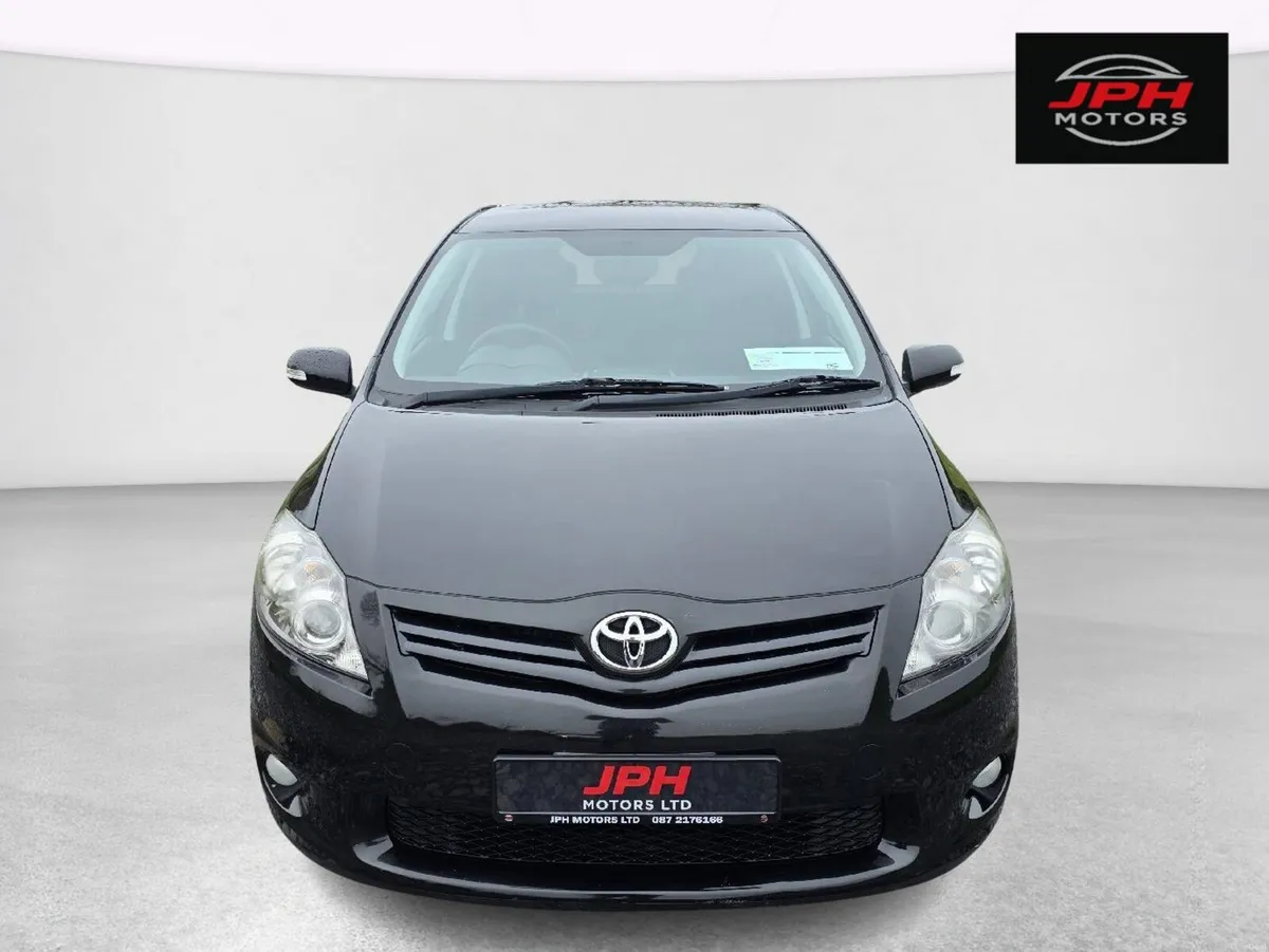 Toyota Auris low kms - Image 4