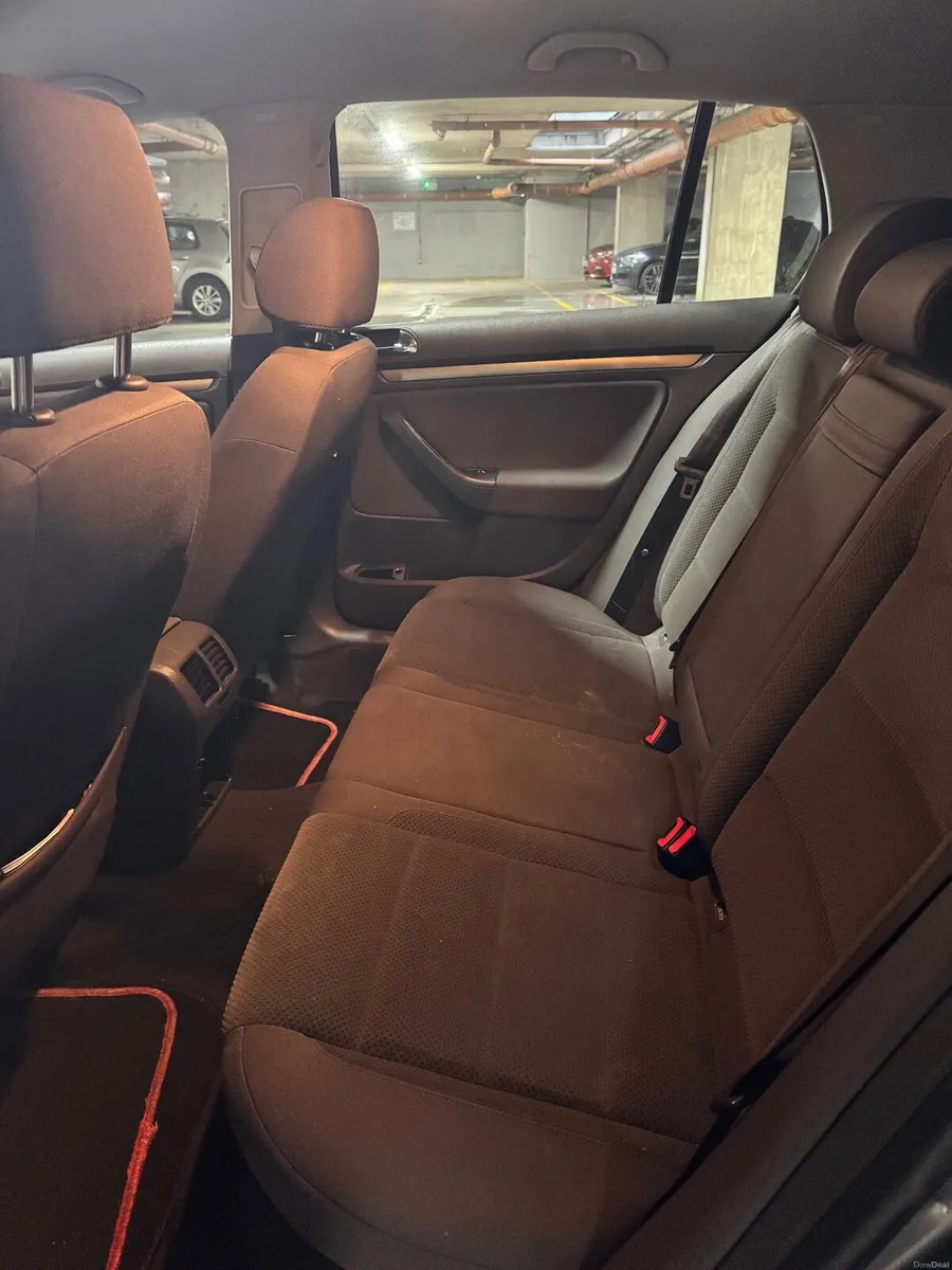 Volkswagen Golf 2005 - Image 2