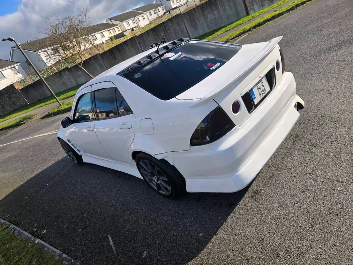 Lexus is200 - Image 4