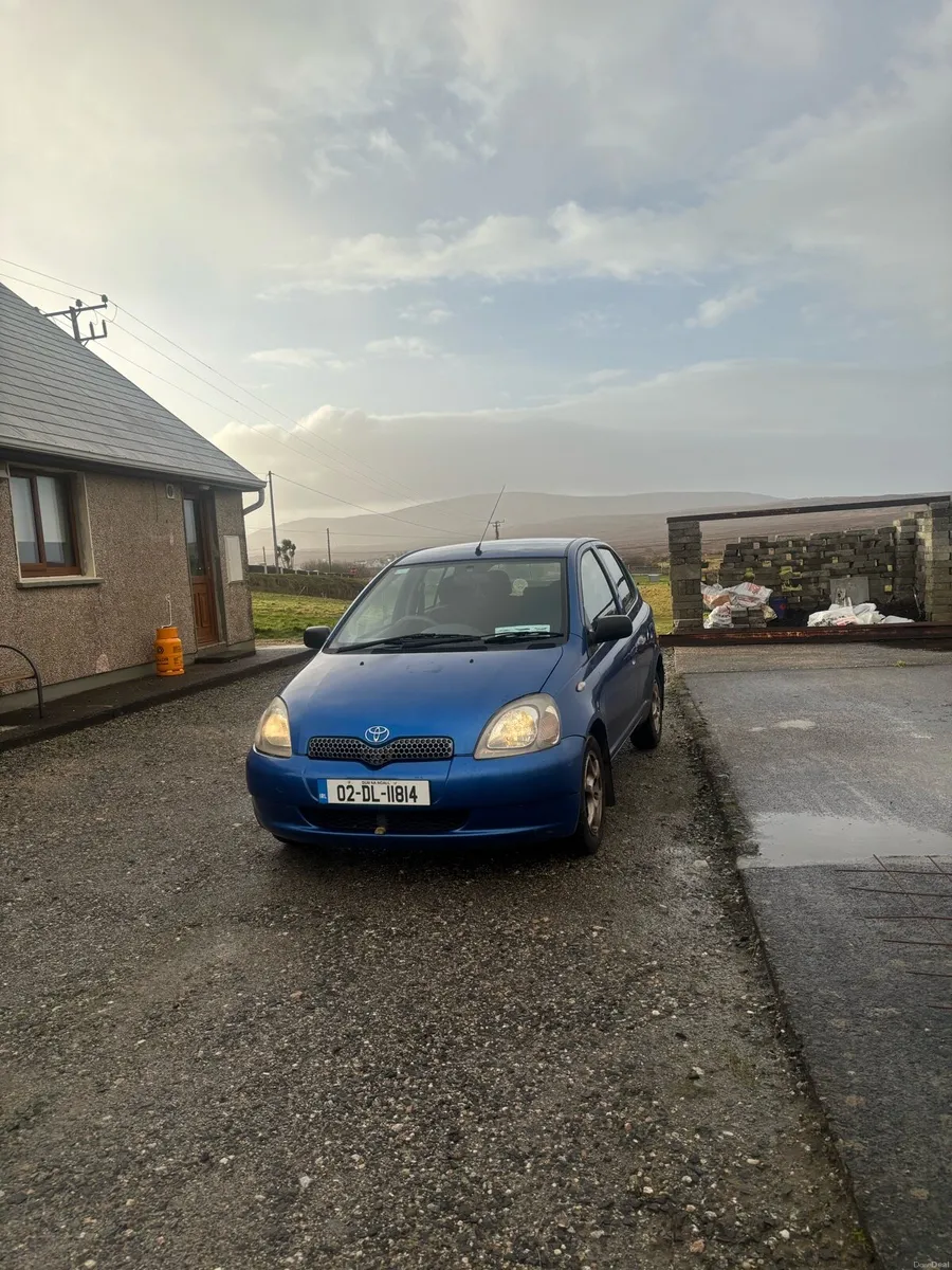 02 Toyota Yaris tax and tested - Image 4
