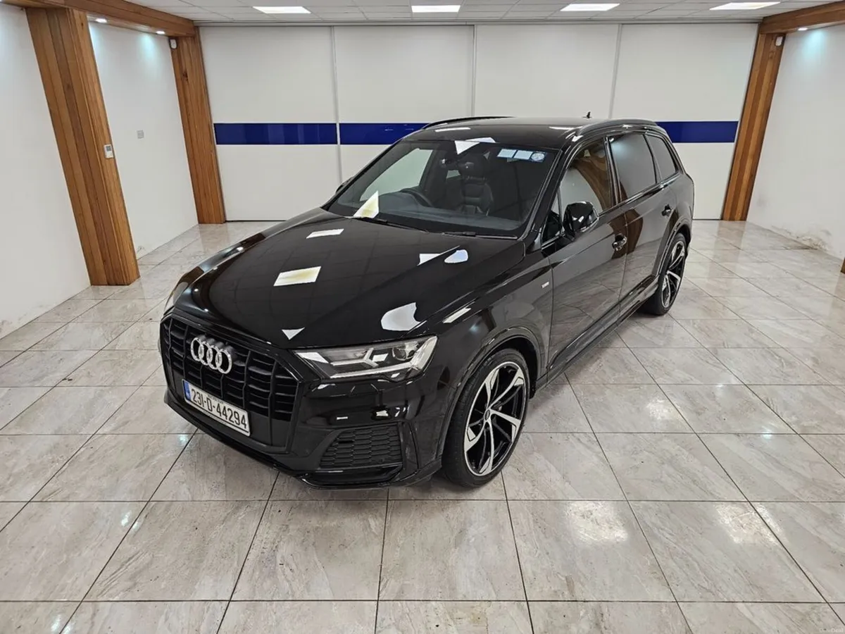 Audi Q7 7 STR BLK EDITION - Image 2