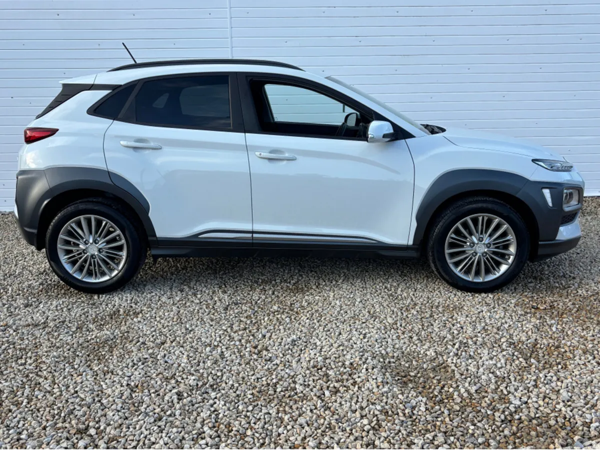 Hyundai KONA KAUAI EXECUTIVE 5DR - Image 4