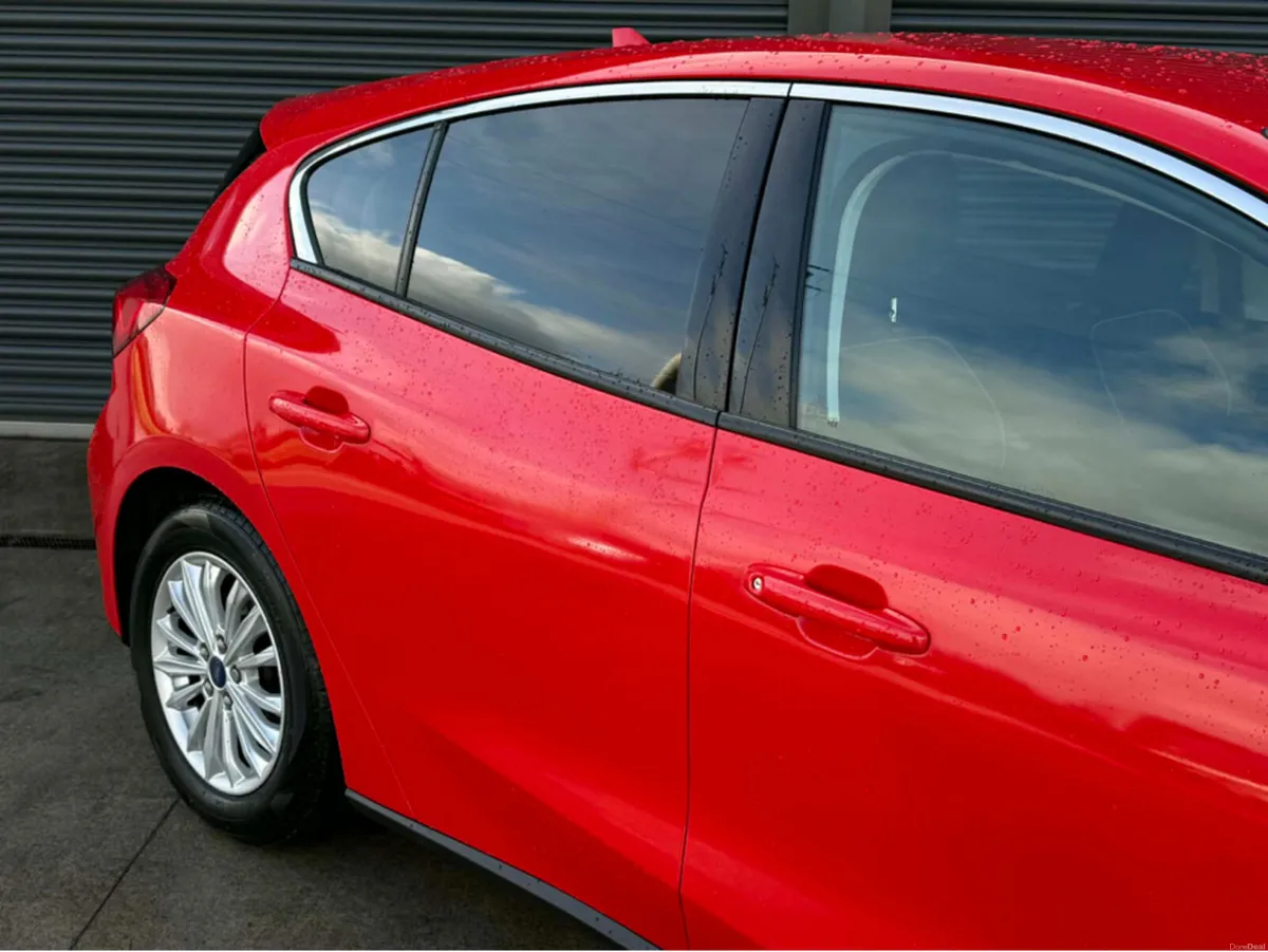 Ford Focus 1.5 TDCI TITANIUM 120PS 5DR - Image 4