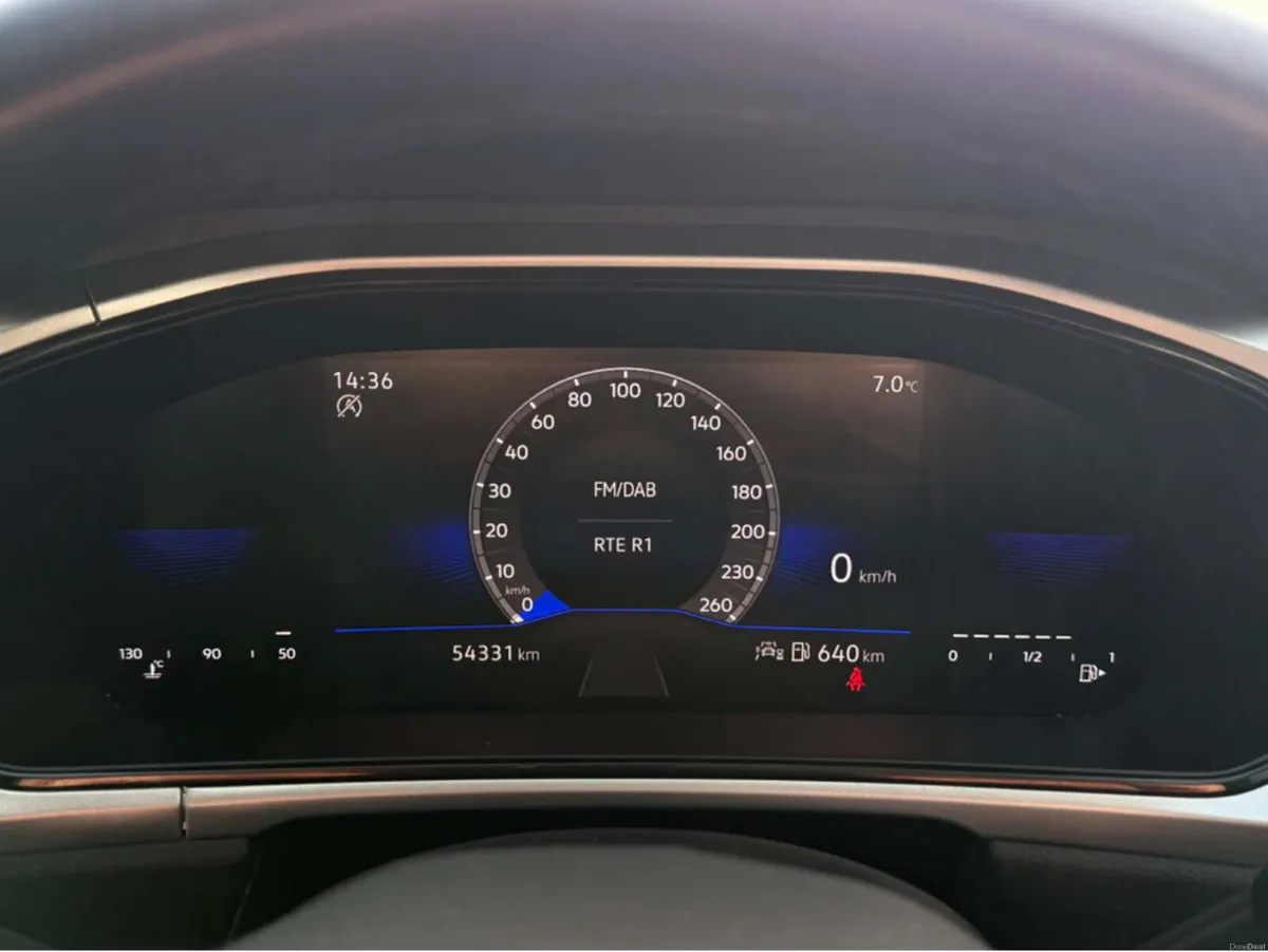 Volkswagen T-Roc LIF PLUS2.0TDI MANUAL 6SPEED FWD - Image 3