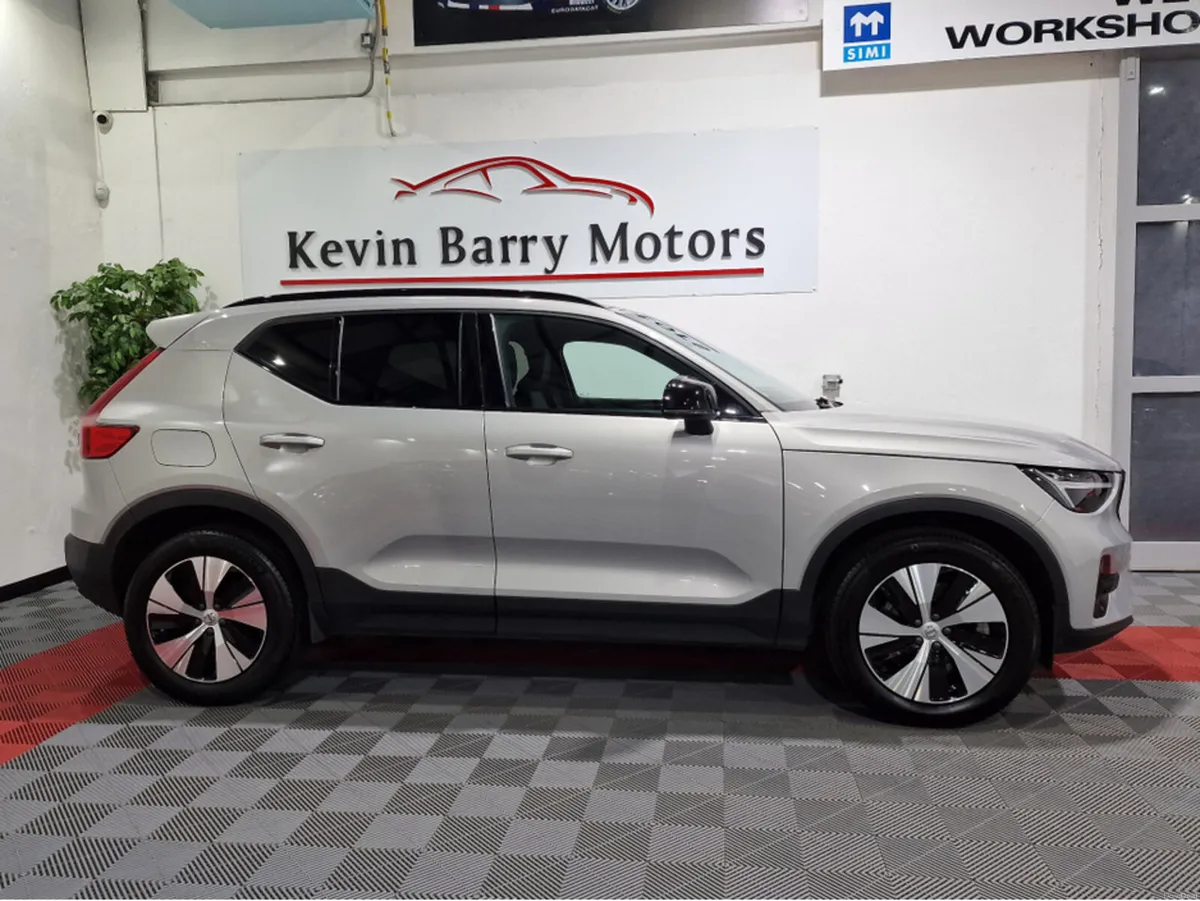 Volvo XC40 T4 RECHARGE PLUS DARK AUTOMATIC **ONE O - Image 3
