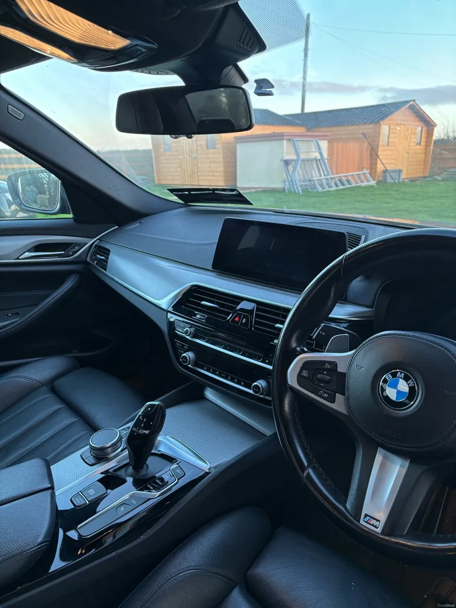 BMW 5-Series 530E M SPORT - Image 4