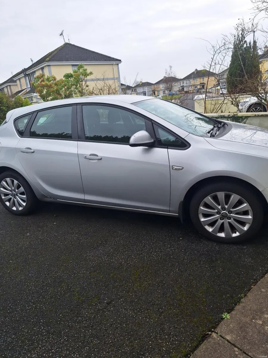 12 Opel Astra for sale - Image 2