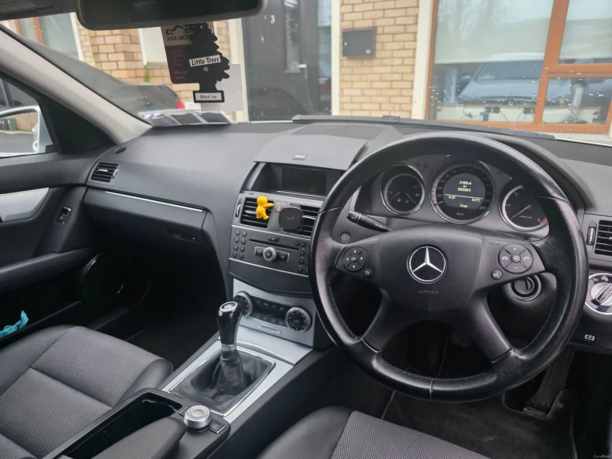Mercedes-Benz C-Class 2011 - Image 2